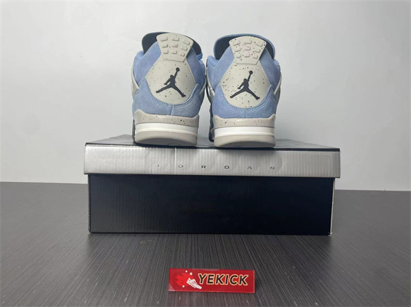 Jordan 4 Retro University Blue CT8527-400