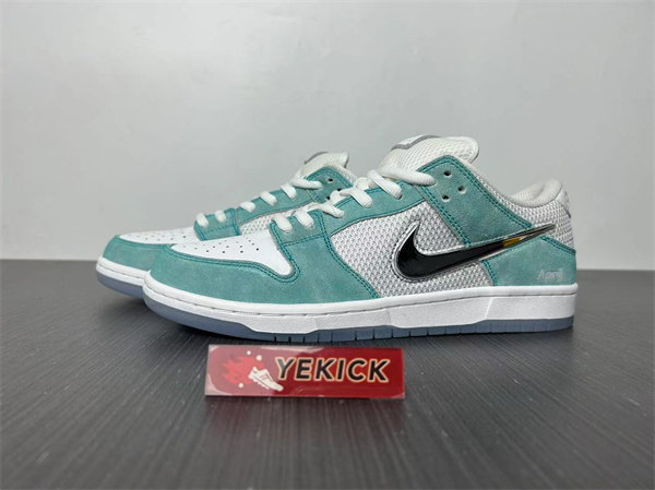 Nike SB Dunk Low FD2562-400