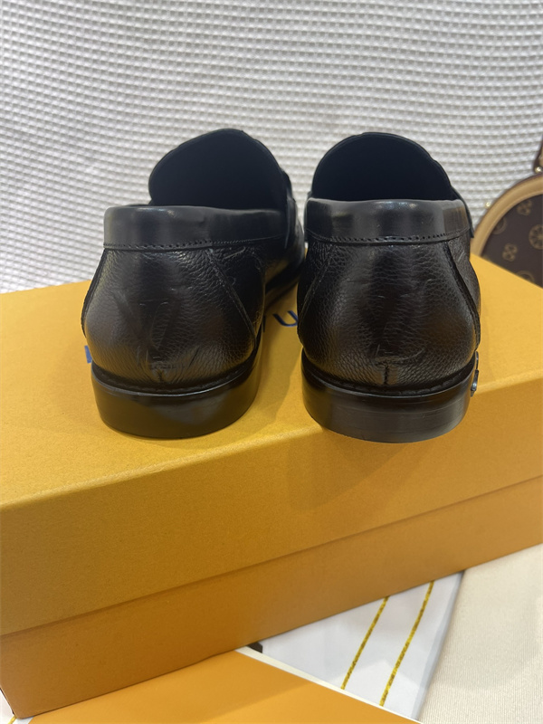 Lv Loafer 054