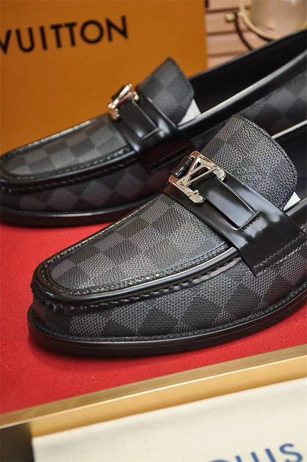 Lv Loafer 061