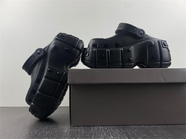 Cr*0*s x ba*len*cia*ga hardCr*0*s slide