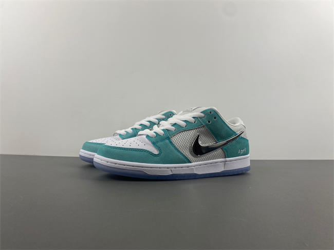 Dunk SDCAI*NIKE SB Low  FD2562-400
