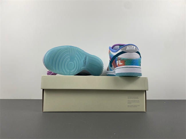 Futura Laboratories x Nike SB Dunk Low FL  HF6061-400