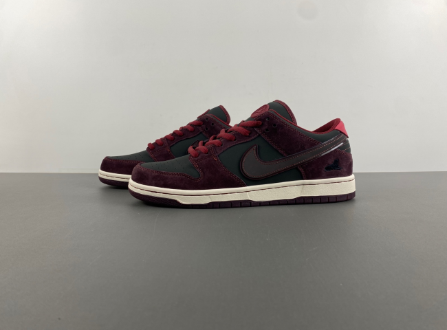 Riot Skateshop x Nike SB Dunk Low