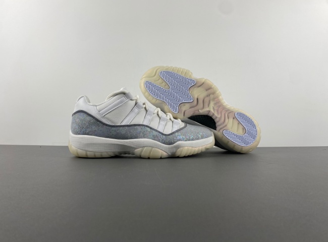 Air Jordan 11 Low 2025 HQ7000-001
