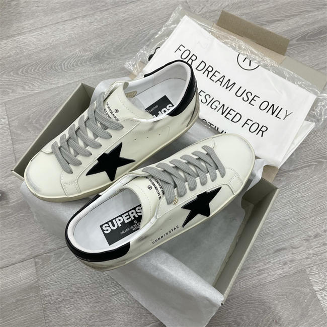 Golden Goose Sneaker