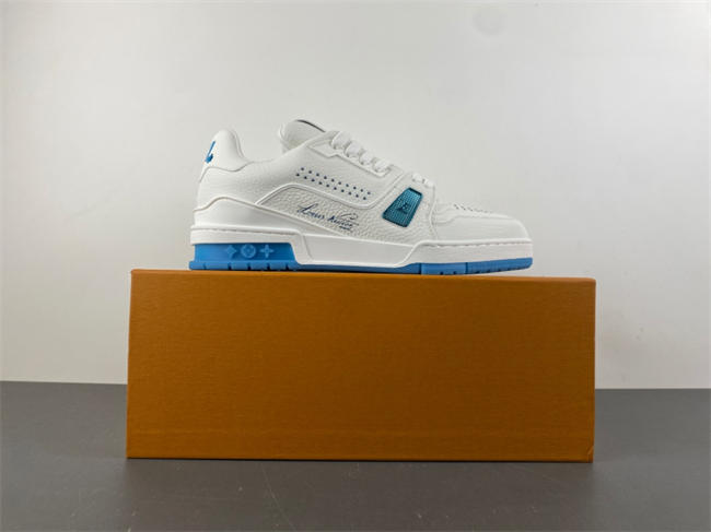 l0*is V*t0n lv trainer